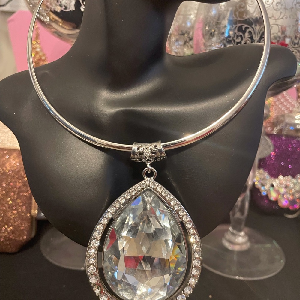 Elegant Silver Crystal Pendant Necklace